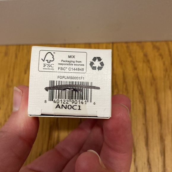 Rare Beauty Liquid touch multi tasking make up sponge - Picture 4 of 4